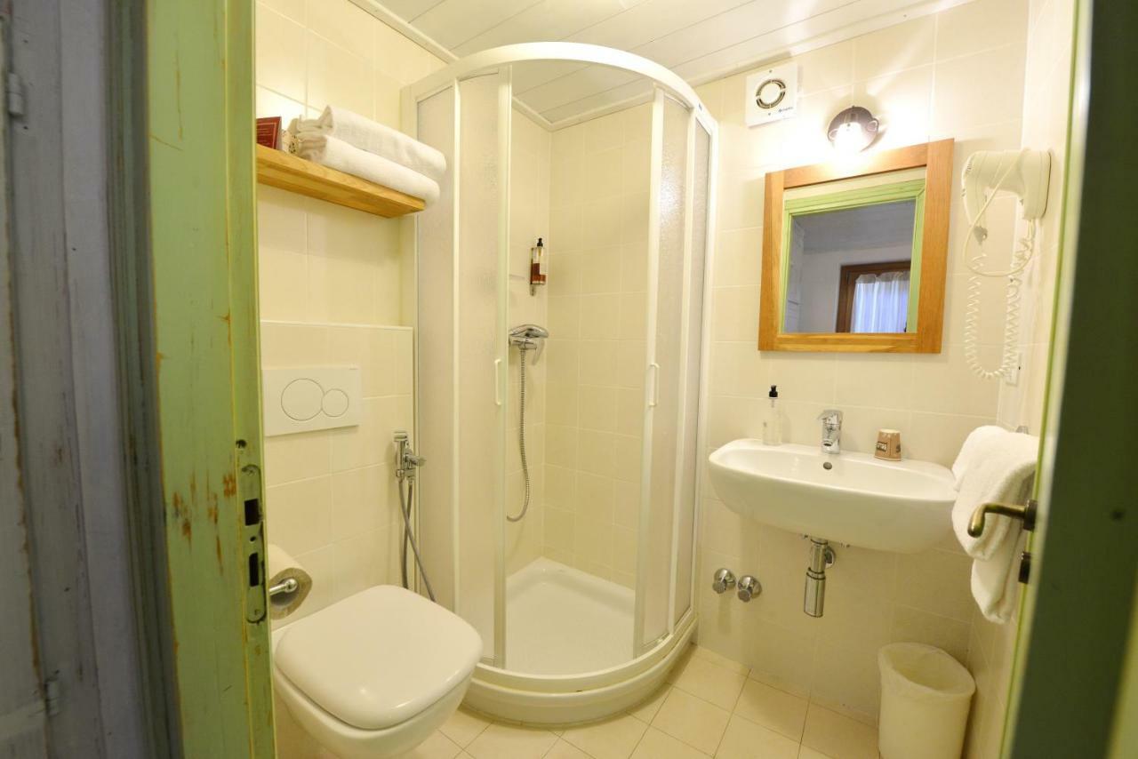 Hotel Petit Dahu - Chambres Et Restaurant كوجن المظهر الخارجي الصورة